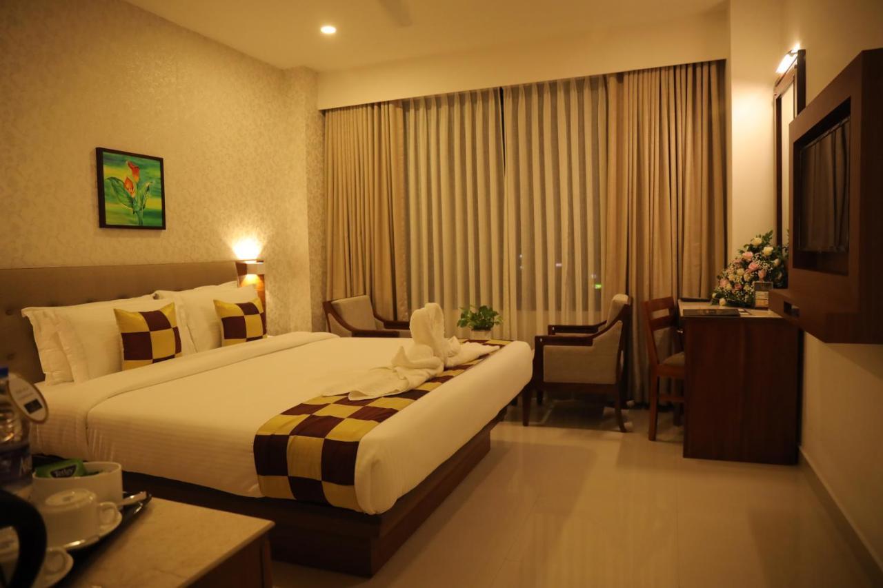 Hotel Kabani International Muvattupuzha Екстер'єр фото