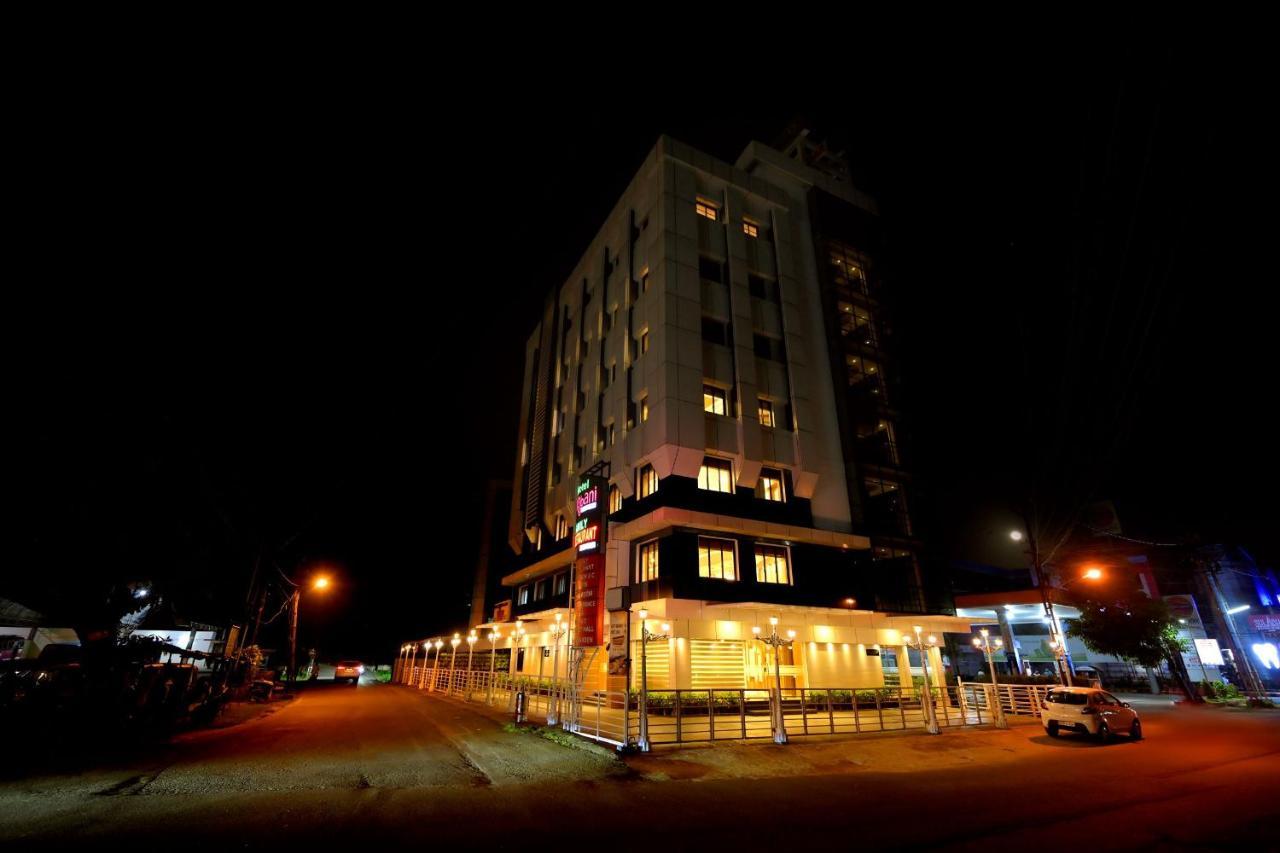Hotel Kabani International Muvattupuzha Екстер'єр фото