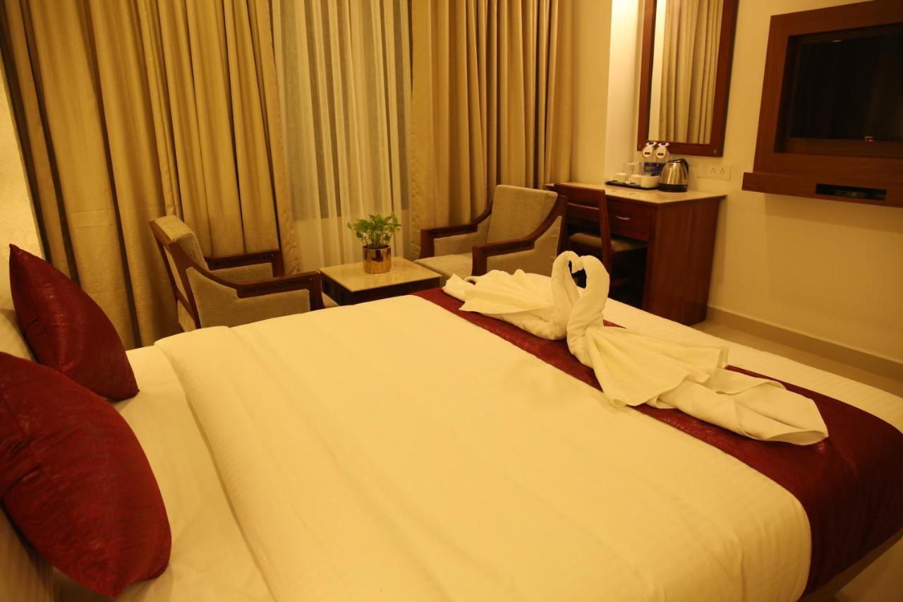 Hotel Kabani International Muvattupuzha Екстер'єр фото