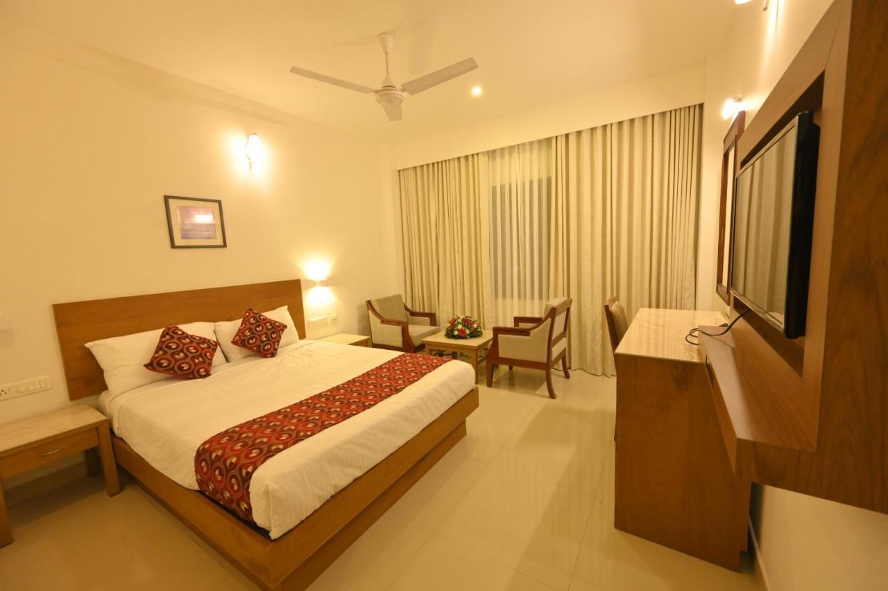 Hotel Kabani International Muvattupuzha Екстер'єр фото